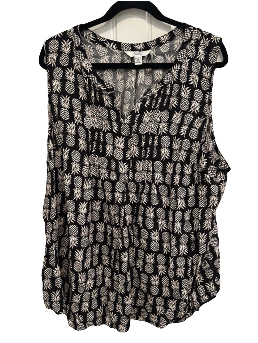 croft & barrow Black Sleeveless Pineapple Print V-Neck Top